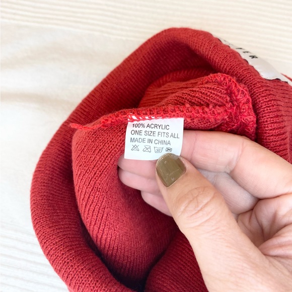 Pacific Pilsner Cuffed Beanie Toque Winter Hat Red Pac Pil Beer Cap - Picture 5 of 13